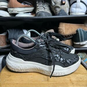 Vans animal ultrarange neo vr3 black pink